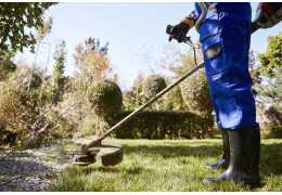 Coupe-bordures ou débroussailleuse : quel outil pour un jardin impeccable ?